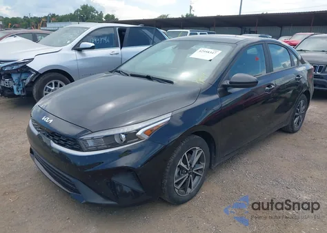 2022 Kia Forte Lxs z USA, uszkodzony, nr VIN 3KPF24AD7NE462499